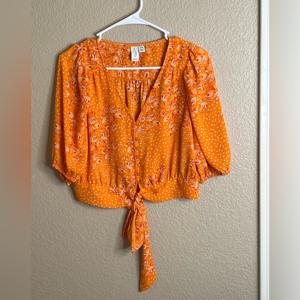 Crop top, lace texture, white color. Size not on the tag but fits like a medium